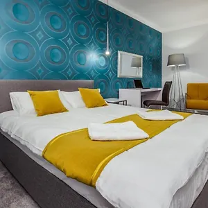 apartamenty-homely-place-5-parking.poznan-hotels.com/