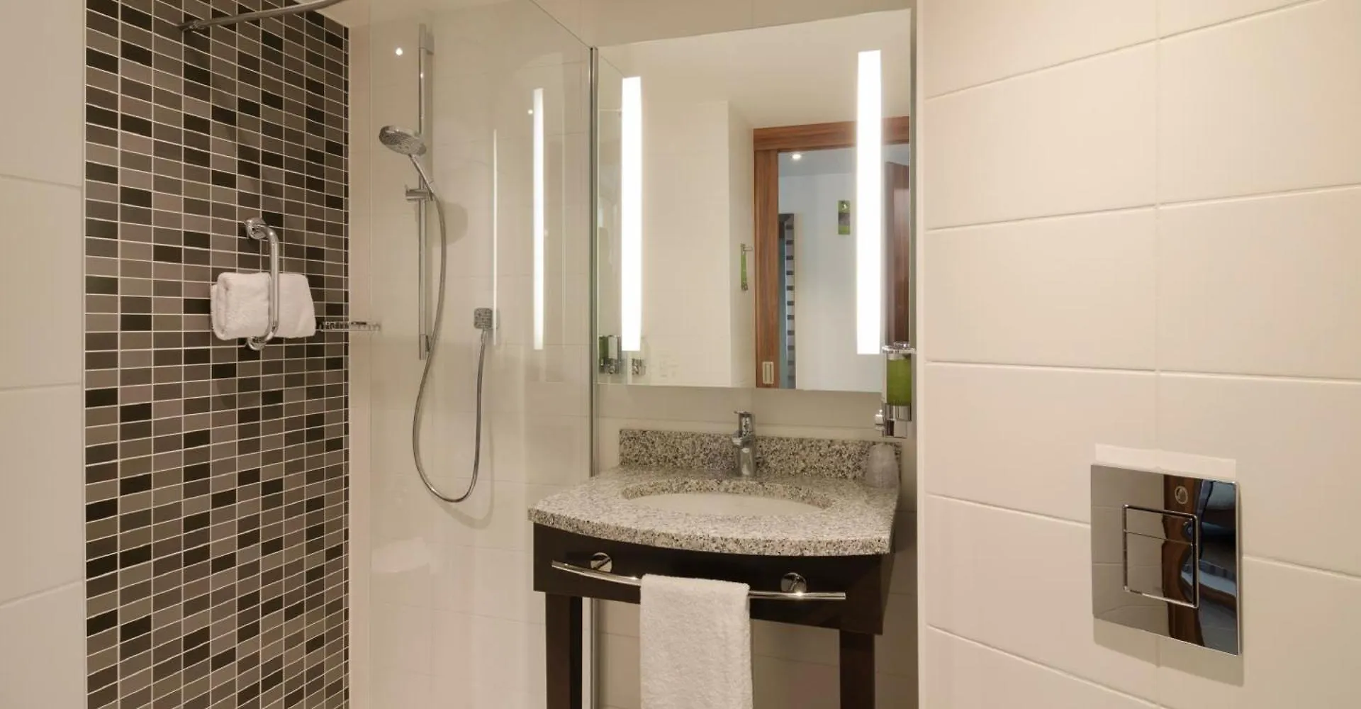 Hampton By Hilton Munich City West 3*,