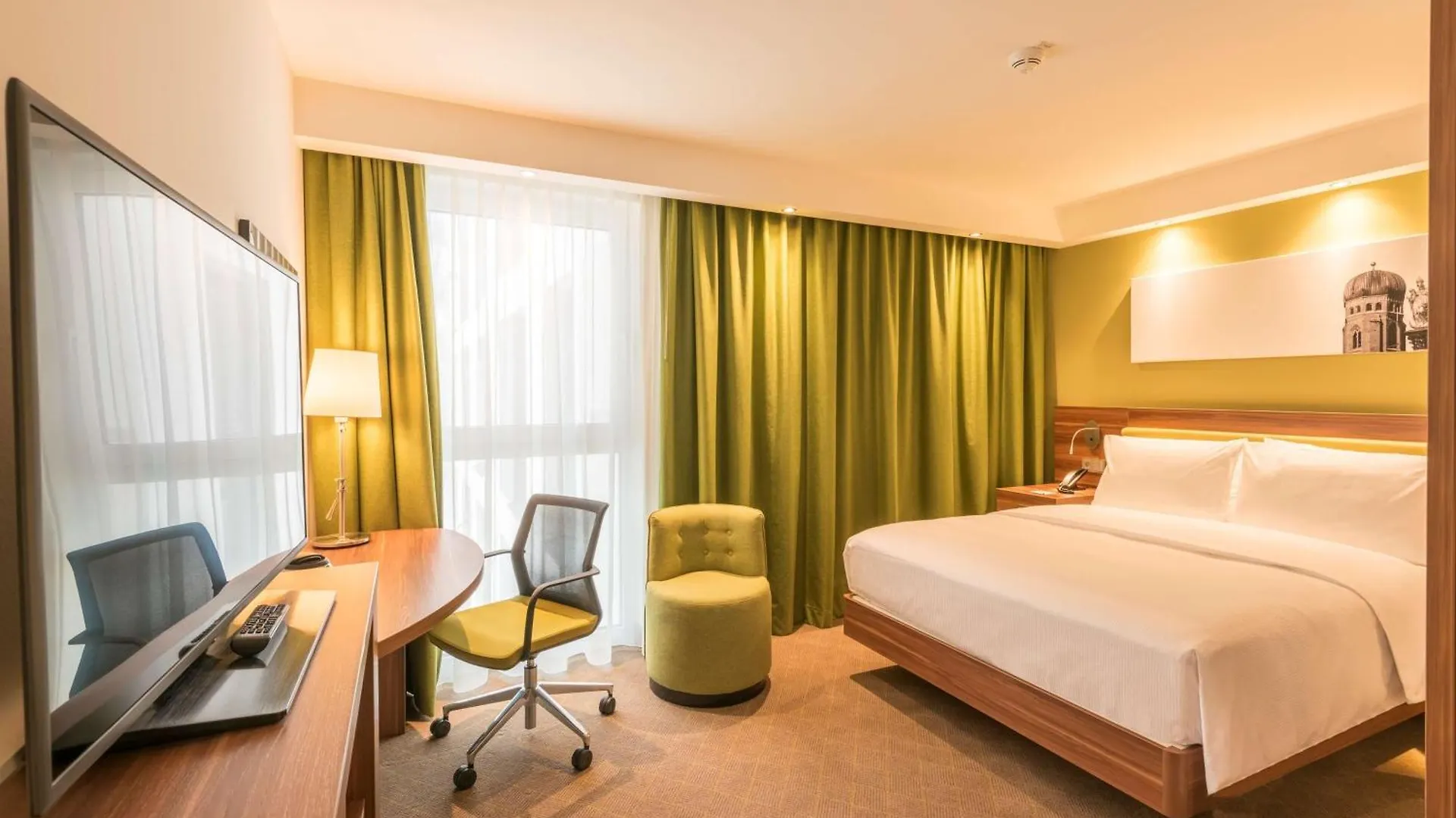 Hampton By Hilton Munich City West 3*,